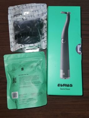 FLAUS Electric  Flosser Starter Kit With 180 Extra Floss Heads, BLACK.